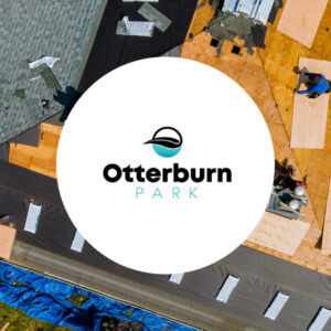Logo Otterburn Park sur chantier de construction.